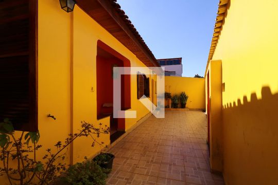 Quintal de casa à venda com 3 quartos, 300m² em Vila Alto de Santo Andre, Santo André