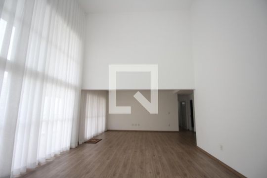 Apartamento para alugar com 4 quartos, 238m² em Vila Suzana, São Paulo