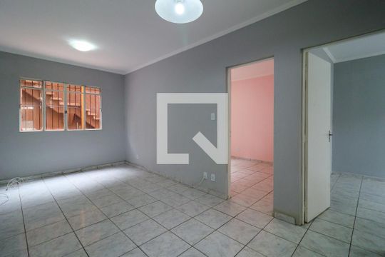 Apartamento para alugar com 2 quartos, 64m² em Jardim Santa Terezinha, Taboão da Serra