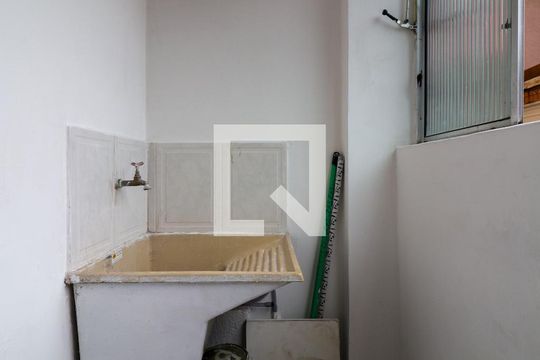Área de Serviço de apartamento para alugar com 2 quartos, 64m² em Jardim Santa Terezinha, Taboão da Serra