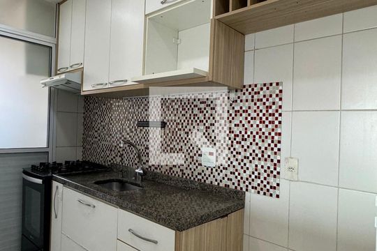 Cozinha de apartamento à venda com 3 quartos, 80m² em Jardim Tupanci, Barueri
