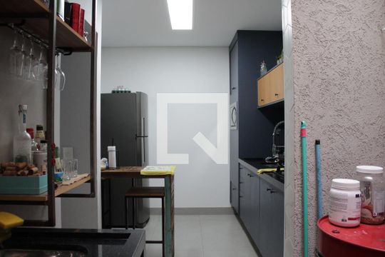Cozinha de casa de condomínio à venda com 2 quartos, 130m² em Vila Canero, São Paulo