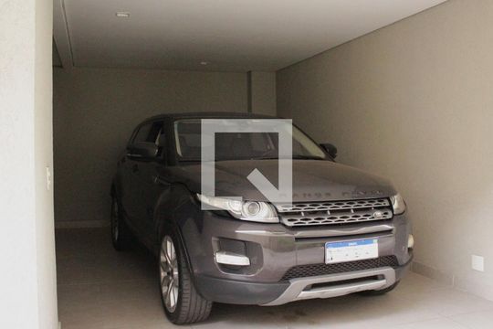 Garagem de casa de condomínio à venda com 2 quartos, 130m² em Vila Canero, São Paulo