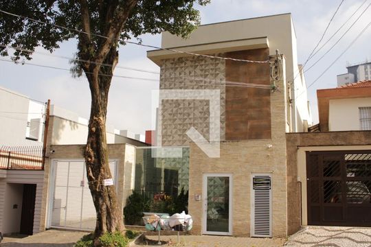Fachada de casa de condomínio à venda com 2 quartos, 130m² em Vila Canero, São Paulo