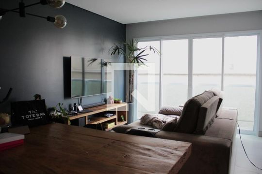 Sala de casa de condomínio à venda com 2 quartos, 130m² em Vila Canero, São Paulo