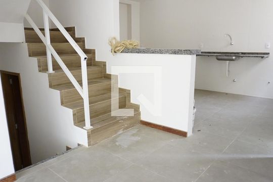Sala / Escada Estacionamento privativo / Escada Quarto de casa de condomínio à venda com 3 quartos, 220m² em Freguesia (jacarepaguá), Rio de Janeiro