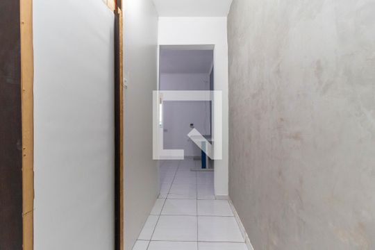 Corredor de casa para alugar com 2 quartos, 60m² em Vila Santa Ines, São Paulo