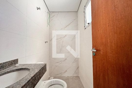 Banheiro de apartamento para alugar com 2 quartos, 49m² em Jardim Santo Alberto, Santo André