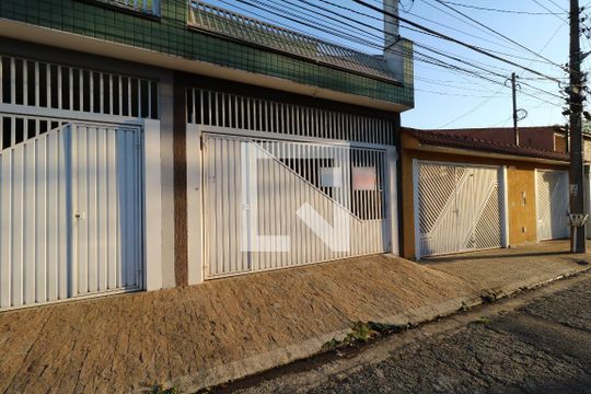 Fachada de casa à venda com 3 quartos, 142m² em Jardim Utinga, Santo André
