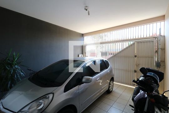 Garagem de casa à venda com 3 quartos, 142m² em Jardim Utinga, Santo André