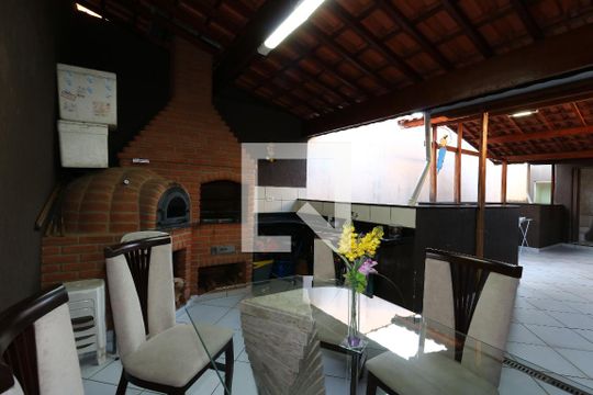 Área Social de casa à venda com 3 quartos, 142m² em Jardim Utinga, Santo André