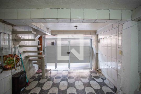 Garagem de casa à venda com 2 quartos, 160m² em Vila Nogueira, Diadema