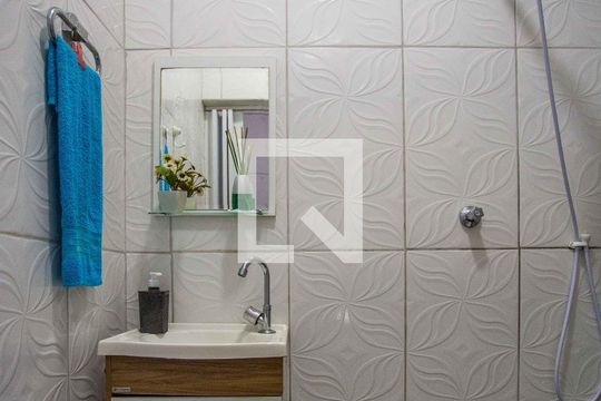 Banheiro 2 de casa à venda com 2 quartos, 160m² em Vila Nogueira, Diadema