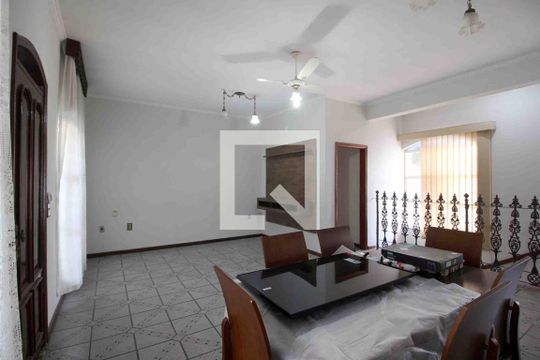 Sala de casa para alugar com 5 quartos, 343m² em Jardim Refúgio, Sorocaba