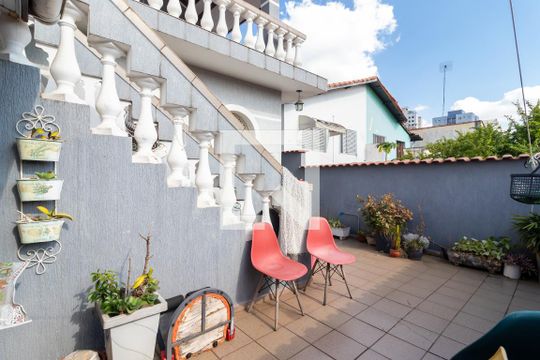 Quintal dos Fundos de casa à venda com 5 quartos, 200m² em Conjunto Residencial Santa Terezinha, São Paulo