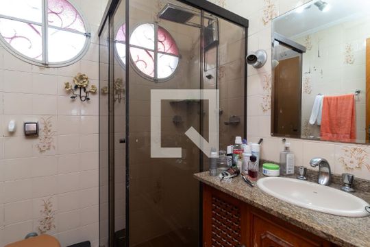 Banheiro 1 de casa à venda com 5 quartos, 200m² em Conjunto Residencial Santa Terezinha, São Paulo