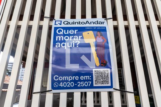Fachada de casa à venda com 5 quartos, 200m² em Conjunto Residencial Santa Terezinha, São Paulo
