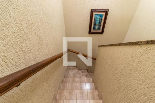 Escada de casa à venda com 5 quartos, 200m² em Conjunto Residencial Santa Terezinha, São Paulo