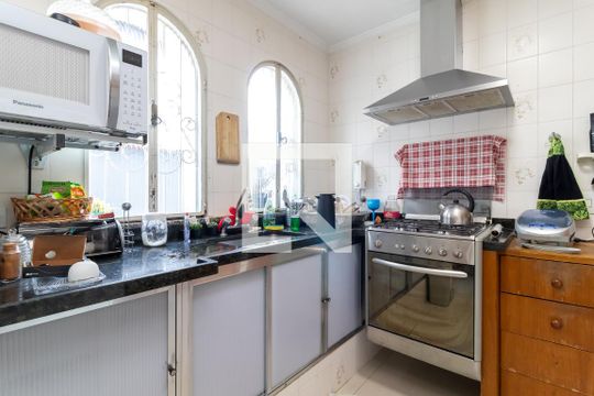 Cozinha de casa à venda com 5 quartos, 200m² em Conjunto Residencial Santa Terezinha, São Paulo