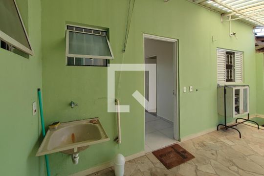 Área de Serviço de casa para alugar com 2 quartos, 40m² em Vila Carminha, Campinas