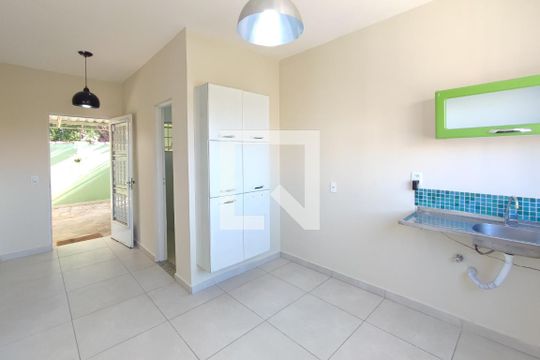 Sala - Cozinha de casa para alugar com 2 quartos, 40m² em Vila Carminha, Campinas