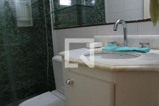 Banheiro de apartamento à venda com 3 quartos, 60m² em Vila Alpina, São Paulo