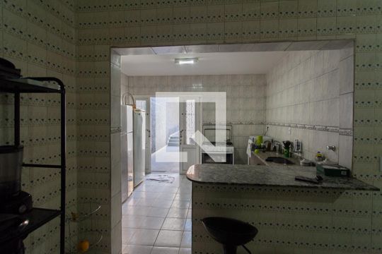 Cozinha de casa à venda com 4 quartos, 300m² em Universitário, Belo Horizonte