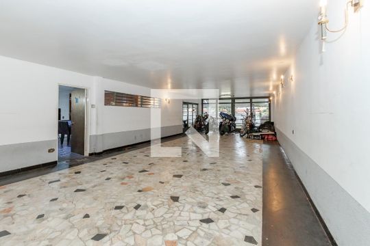 Garagem de casa para alugar com 3 quartos, 380m² em Vila Congonhas, São Paulo