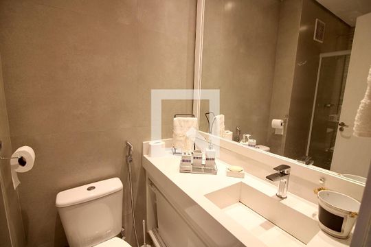 Banheiro de apartamento para alugar com 3 quartos, 180m² em Barra da Tijuca, Rio de Janeiro