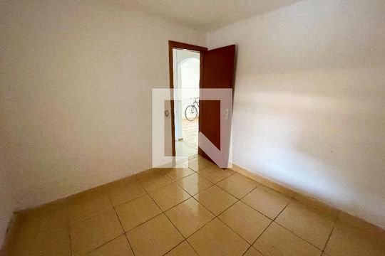 Quarto 3 de casa à venda com 3 quartos, 360m² em Industrial, Contagem
