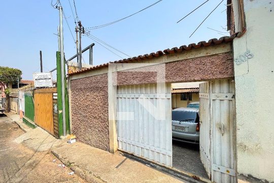 Fachada de casa à venda com 3 quartos, 360m² em Industrial, Contagem