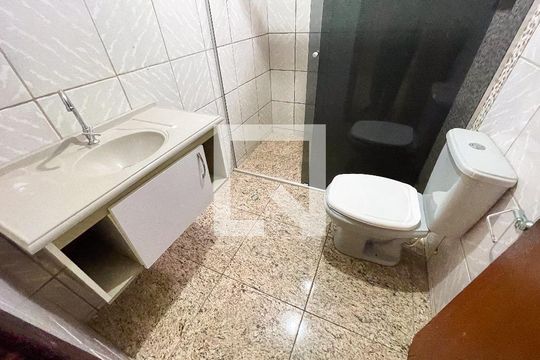 Banheiro de casa à venda com 3 quartos, 360m² em Industrial, Contagem