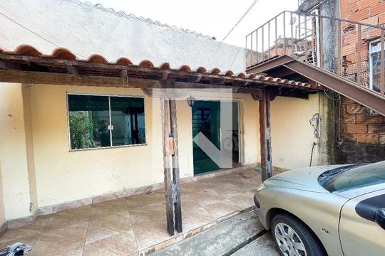 Varanda de casa à venda com 3 quartos, 360m² em Industrial, Contagem
