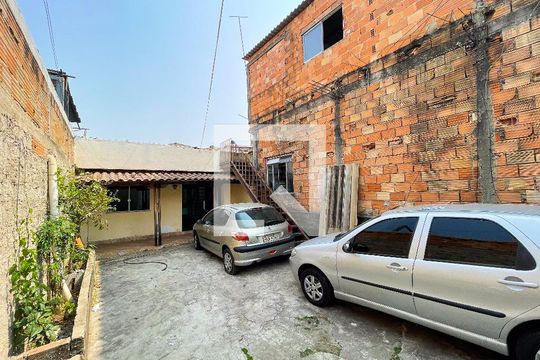 Garagem de casa à venda com 3 quartos, 360m² em Industrial, Contagem