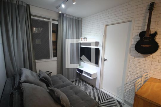 Apartamento para alugar com 2 quartos, 37m² em Cambuci, São Paulo