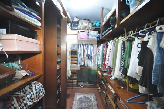 Closet de casa à venda com 3 quartos, 320m² em Barro Branco (zona Norte), São Paulo