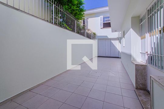 Garagem de casa à venda com 3 quartos, 280m² em Jardim da Glória, São Paulo