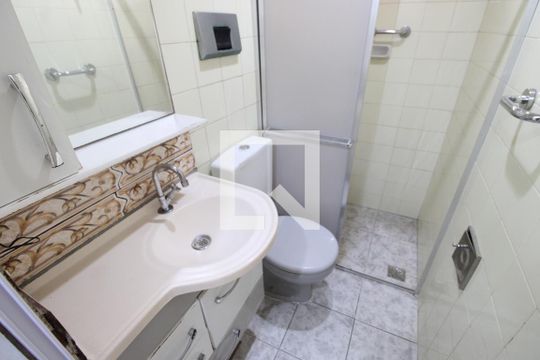 Banheiro de apartamento para alugar com 2 quartos, 40m² em Piedade, Rio de Janeiro