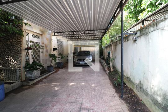 Garagem de casa à venda com 5 quartos, 360m² em Moneró, Rio de Janeiro