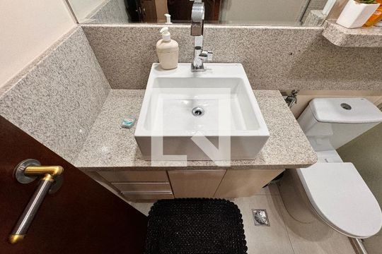 Banheiro de apartamento para alugar com 3 quartos, 108m² em Campestre, Santo André