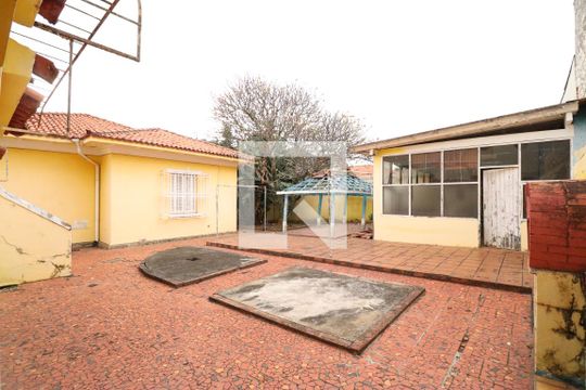 Quintal de casa para alugar com 4 quartos, 800m² em Lapa, São Paulo
