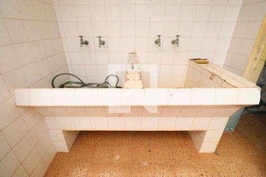Área de Serviço de casa para alugar com 4 quartos, 800m² em Lapa, São Paulo