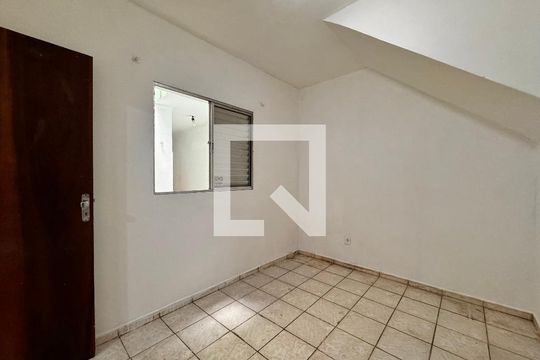 Quarto 2 de casa para alugar com 2 quartos, 67m² em Parque das Nações, Santo André