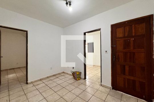 Sala de casa para alugar com 2 quartos, 67m² em Parque das Nações, Santo André