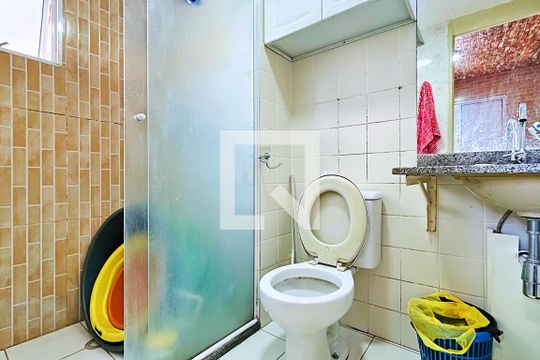 Banheiro da Suíte de apartamento para alugar com 3 quartos, 61m² em Vila Endres, Guarulhos