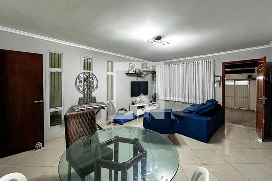 Sala de casa à venda com 4 quartos, 170m² em Vila Cordeiro, São Paulo