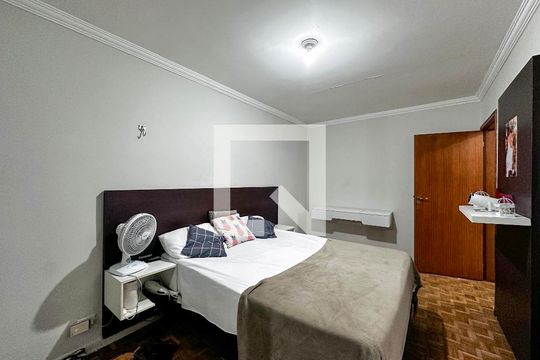Suíte de casa à venda com 4 quartos, 170m² em Vila Cordeiro, São Paulo