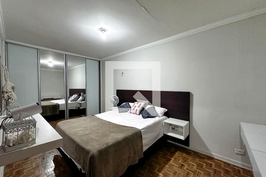 Suíte de casa à venda com 4 quartos, 170m² em Vila Cordeiro, São Paulo