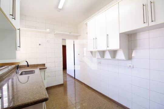 Cozinha de apartamento para alugar com 3 quartos, 135m² em Jardim Anália Franco, São Paulo