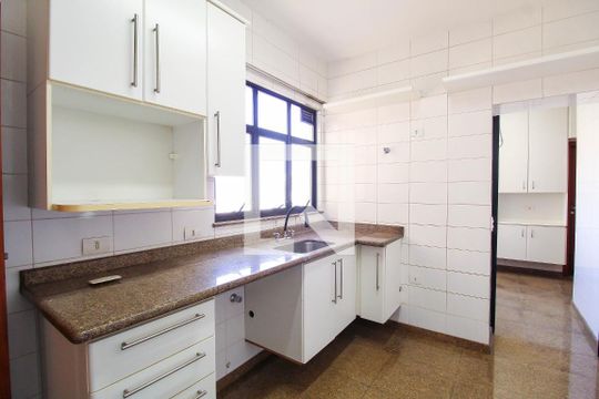 Cozinha de apartamento para alugar com 3 quartos, 135m² em Jardim Anália Franco, São Paulo